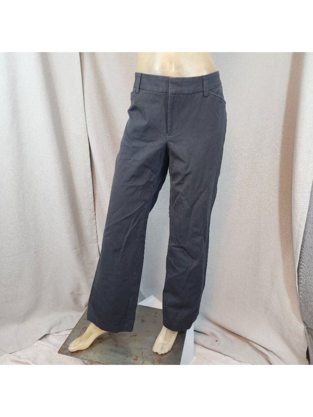 Eddie Bauer Gray Straight Leg Curvy Fit Pants Slacks Size 12 LARGE 33 W x 31 I